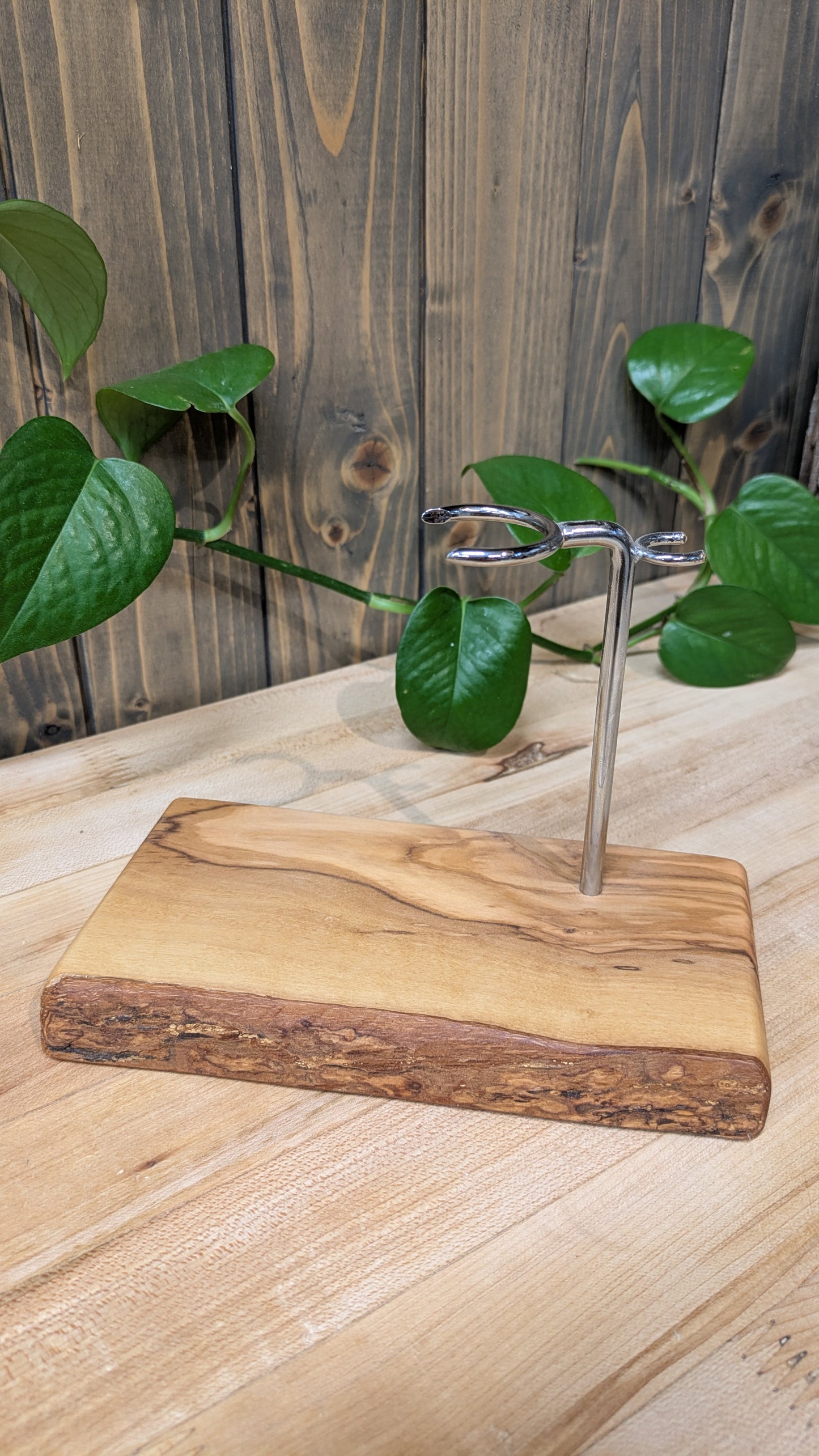 Support à rasoirs et à blaireaux