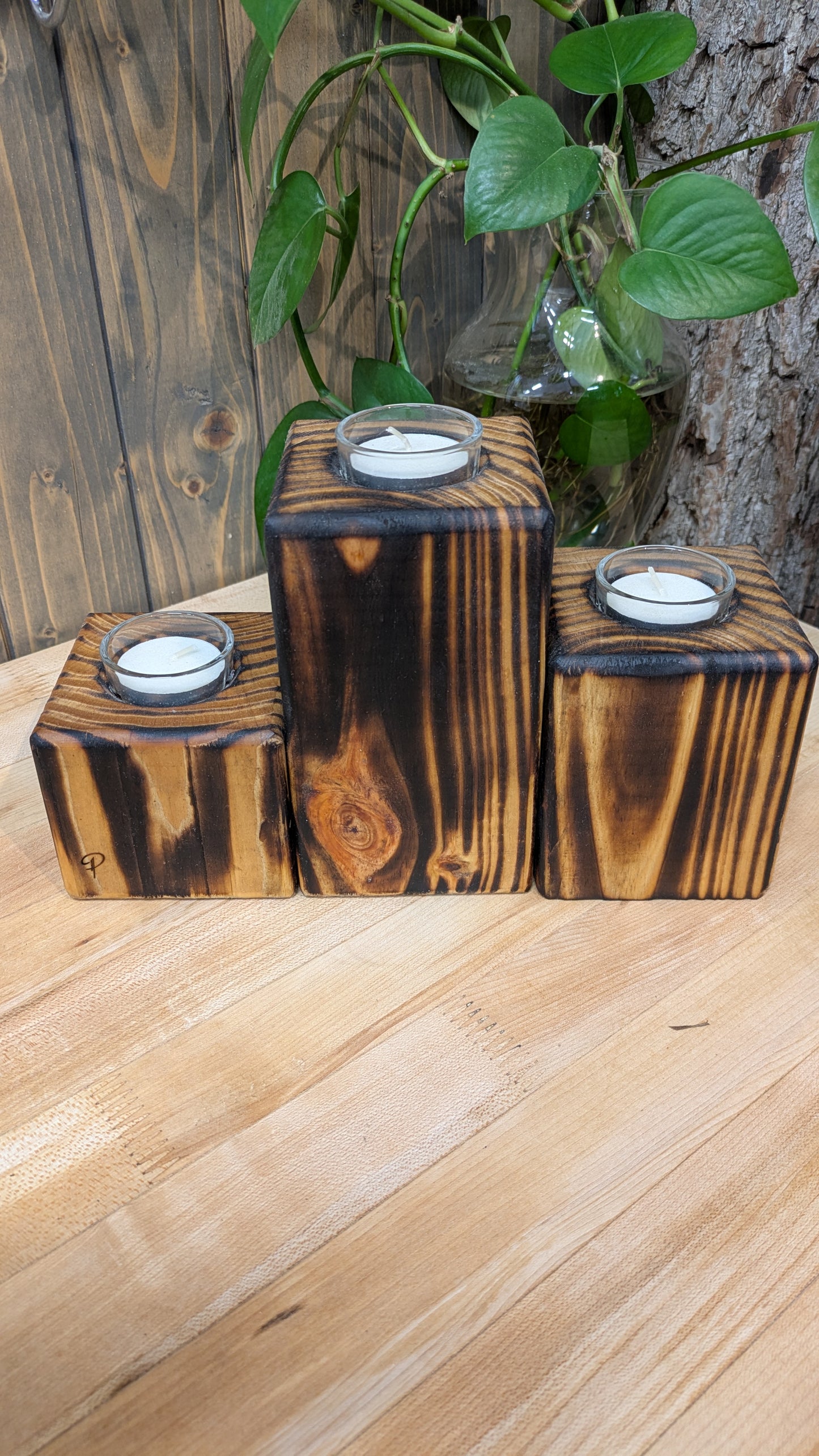 Bougeoirs en bois brulé (Les blocs)